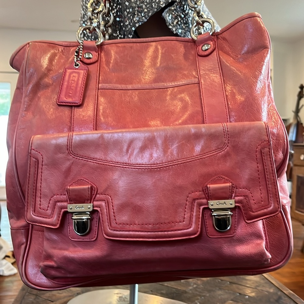 🩷 GORGEOUS PINK  COACH Large Tote or Satchel w/ Silver Chain Hardware!